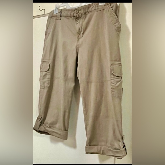 St John’s Bay Kahki 3/4 Cargo pants - Picture 3 of 8
